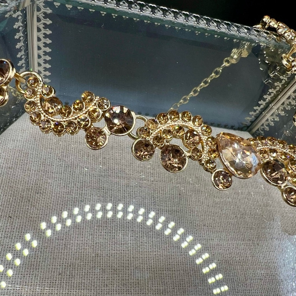 NIB Radiant Gold & Zircon Teardrop Necklace & Earring Jewelry Set - Picture 9 of 14